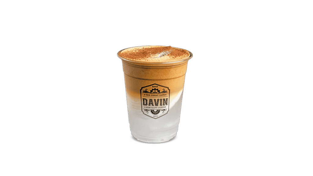 เมนู COCONUT LATTE จาก DAVIN CAFE ร้านกาแฟในกรุงเทพ กาแฟลาเต้ผสมน้ำมะพร้าวและนม ให้รสชาติหอมมันนุ่มละมุน สดชื่นแบบทรอปิคอล เหมาะสำหรับคนที่มองหาเมนูกาแฟซิกเนเจอร์ในร้านกาแฟกรุงเทพ