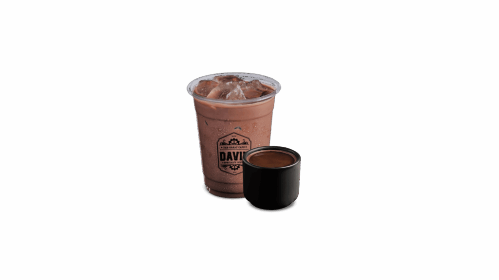 เมนู REAL COCOA จาก DAVIN CAFE คาเฟ่พรีเมียมในกรุงเทพ เครื่องดื่มโกโก้เข้มข้นแท้ เสิร์ฟเย็นพร้อมน้ำแข็ง รสชาตินุ่มลึก หอมโกโก้แท้ เหมาะสำหรับสายคาเฟ่ที่มองหาเครื่องดื่มคุณภาพ