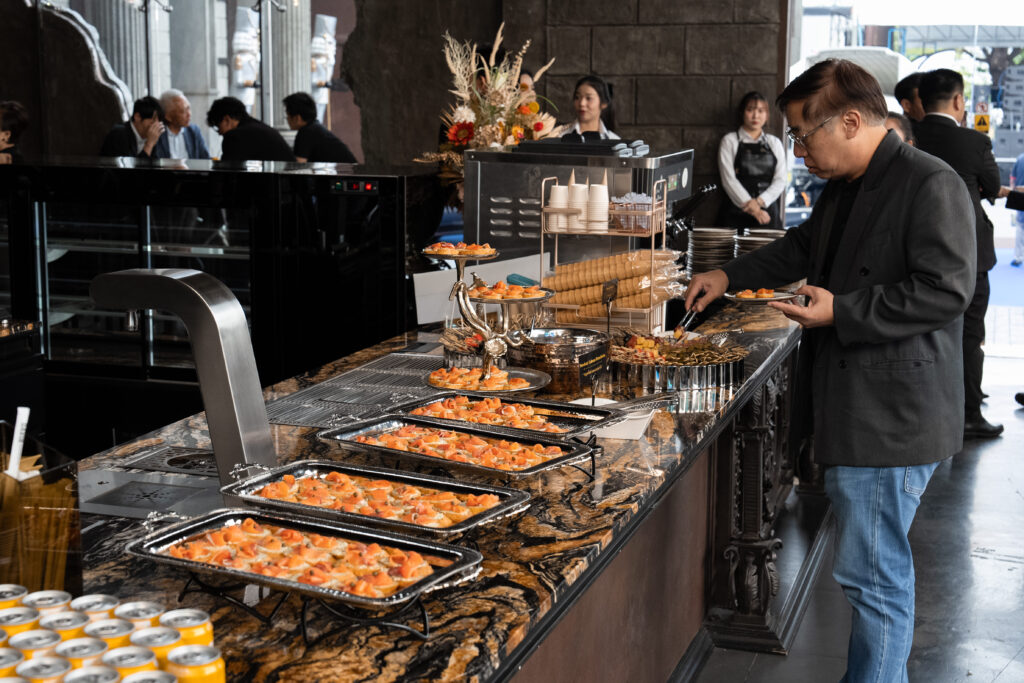 DAVIN CAFE luxury event catering Bangkok featuring premium buffet service and elegant dining setup, ideal for corporate meetings, private parties, and upscale events in Bangkok