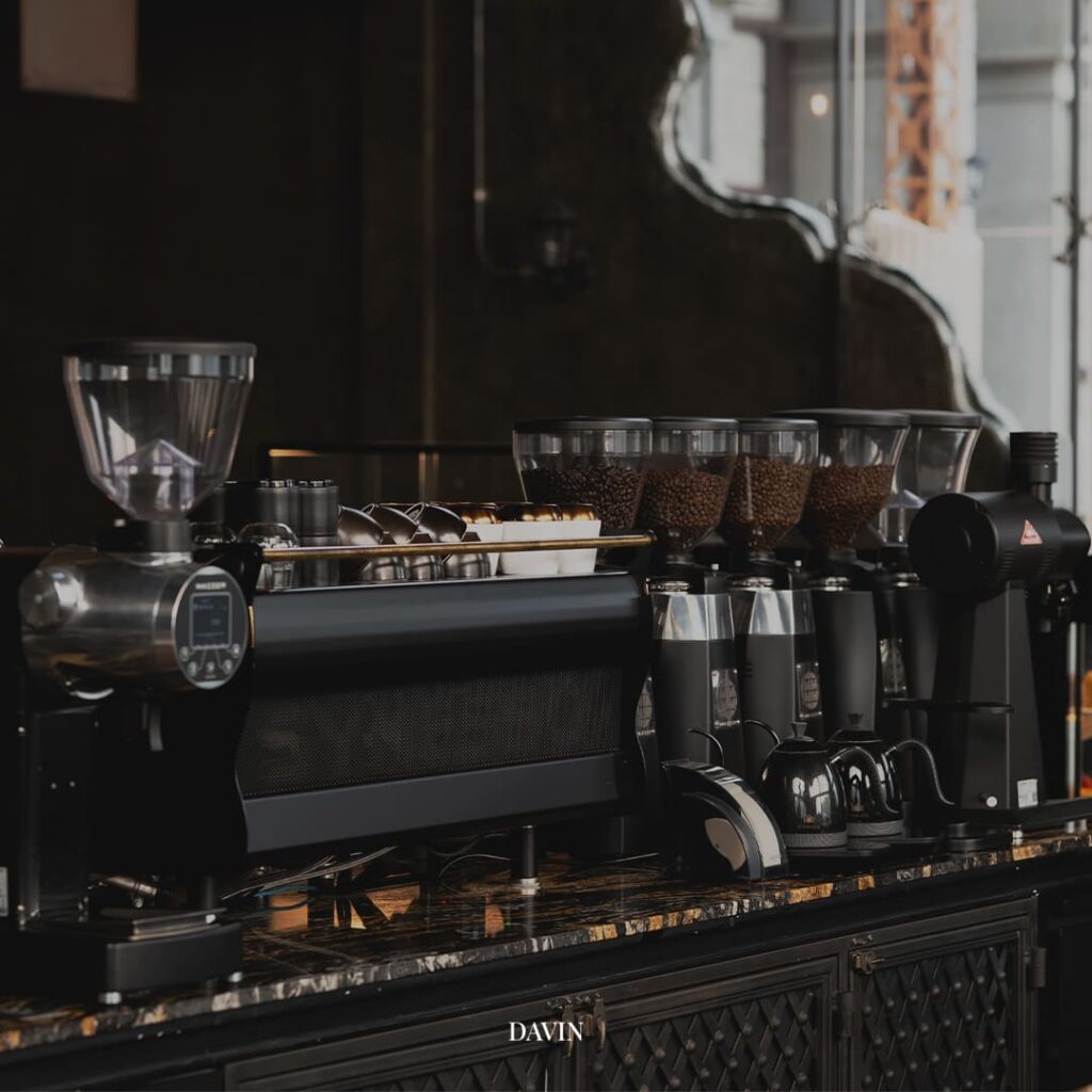 เครื่องชงกาแฟและอุปกรณ์ Espresso ระดับมืออาชีพที่ DAVIN CAFE คาเฟ่ Specialty Coffee สำหรับคนรักเอสเปรสโซ่และกาแฟคุณภาพในกรุงเทพ
