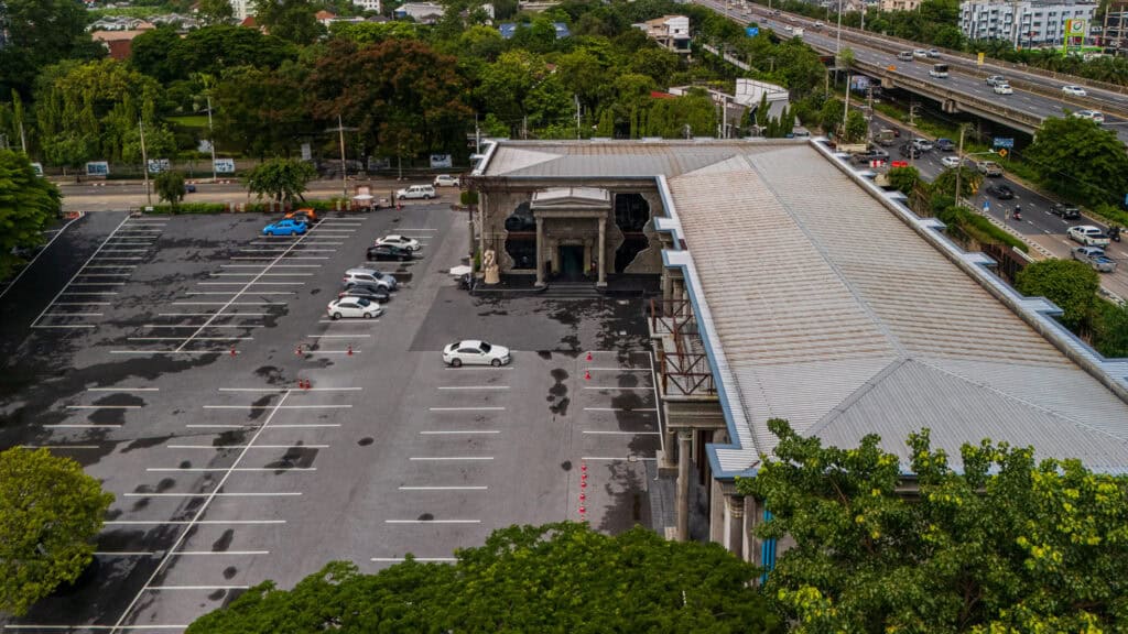 Aerial view of DAVIN CAFE, a family restaurant in Ramintra with a spacious private parking area near the expressway