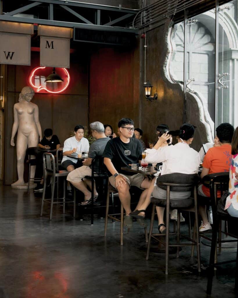 คาเฟ่น่านั่ง รามอินทรา DAVIN CAFE บรรยากาศอบอุ่นสำหรับนั่งพักผ่อน พร้อมพื้นที่นั่งดื่มกาแฟสไตล์ยุโรป