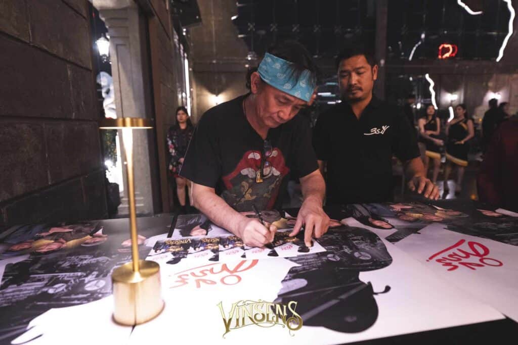 Fan meeting event venue at DAVIN CAFE and VINSENS Bangkok with artist and guest interaction